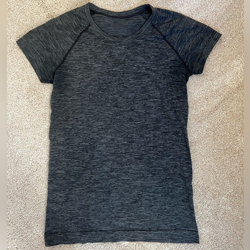 lululemon athletica Charcoal Heather Short Sleeve Tee